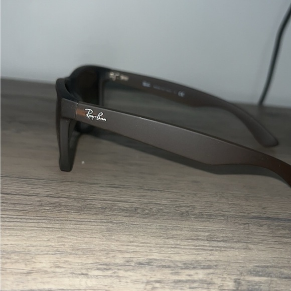 RAY-BAN JUSTIN CLASSIC SUNGLASSES - Picture 2 of 4